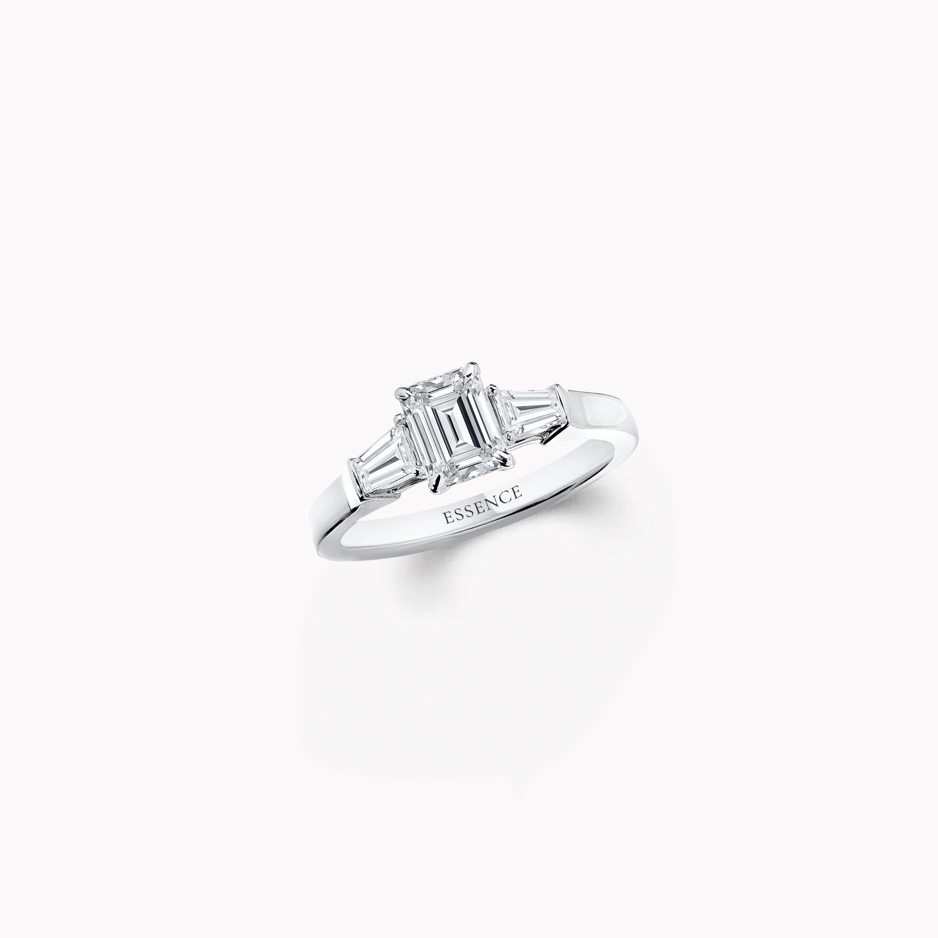 Каблучка з діамантом огранки емеральд Apex