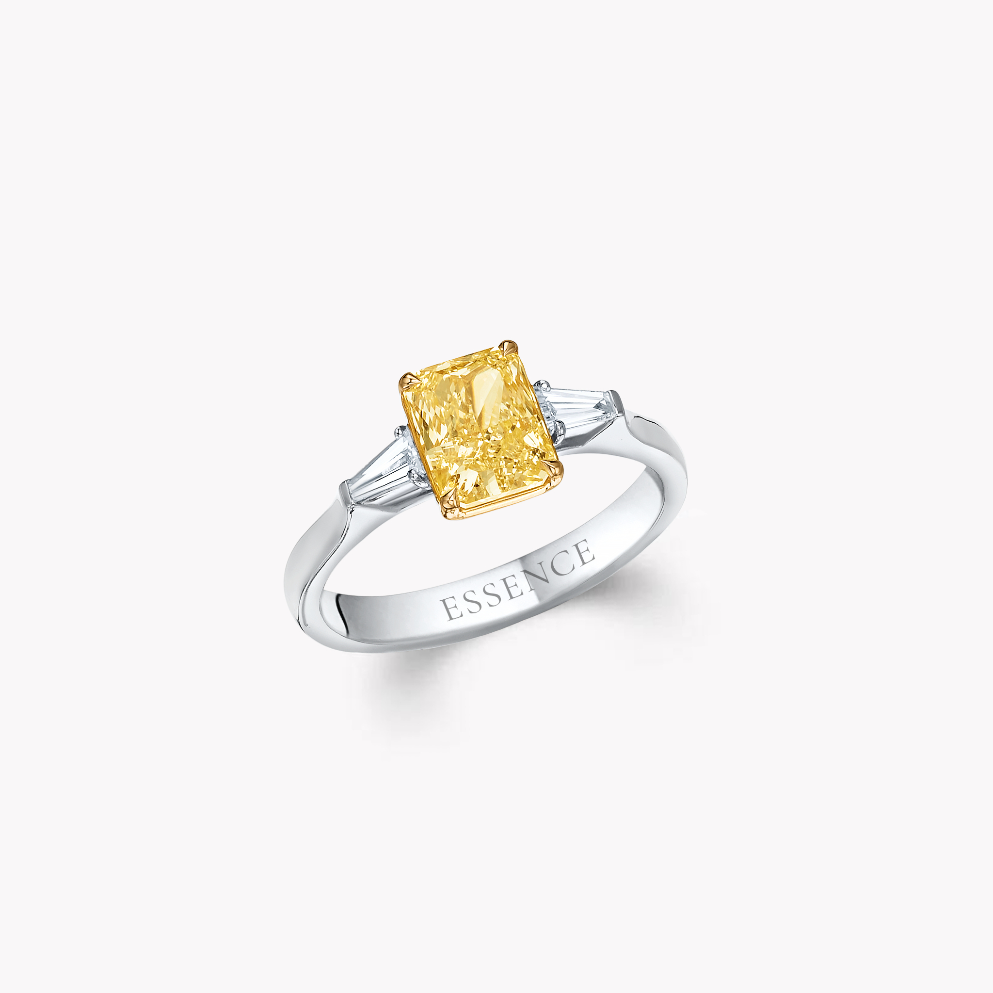 Каблучка з жовтим діамантом огранки кушон Apex