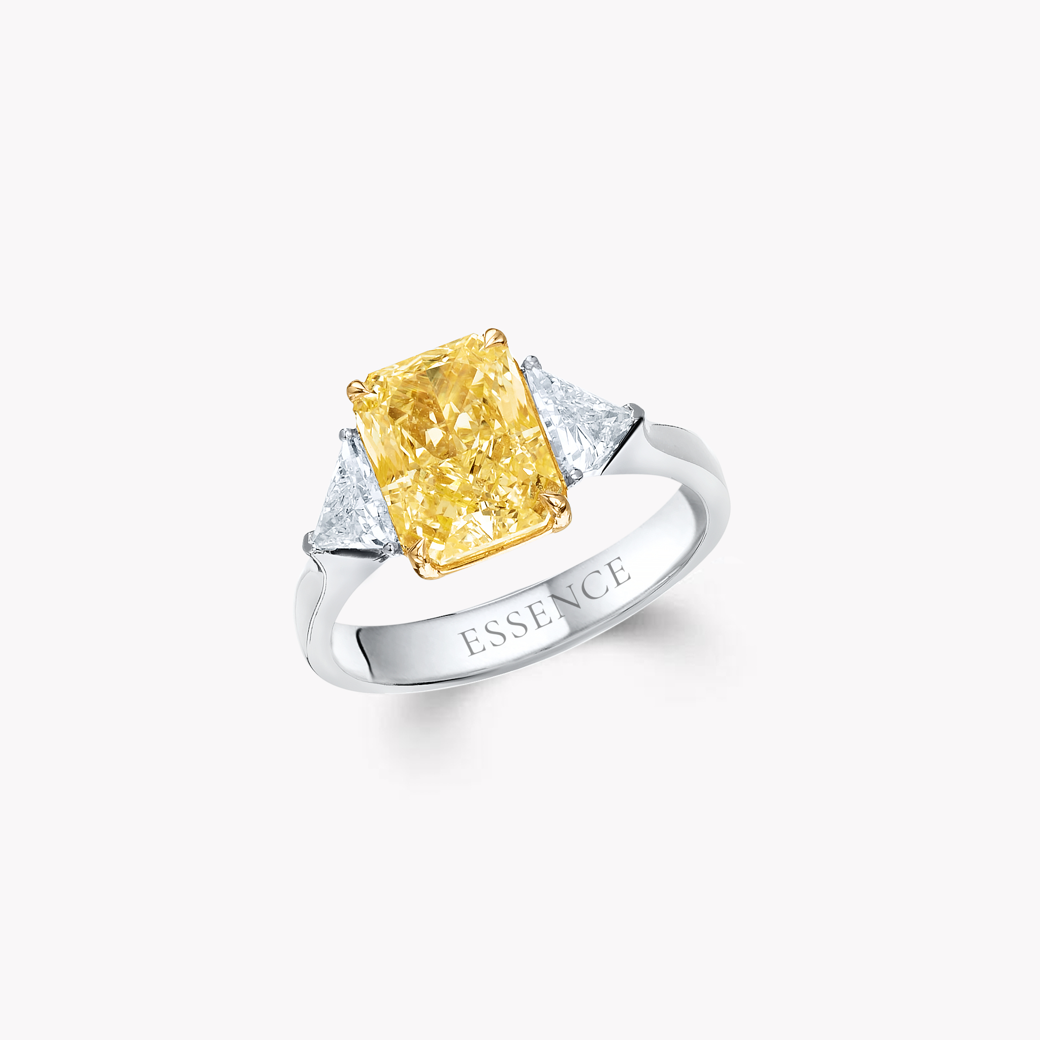 Каблучка з діамантом огранки кушон Apex